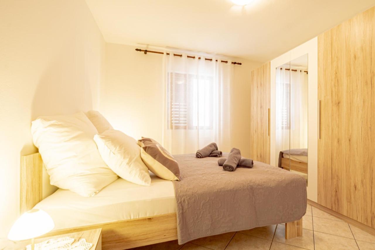 Bepic Quiet Location On A Beautiful Bay Apartment Metajna Exterior photo